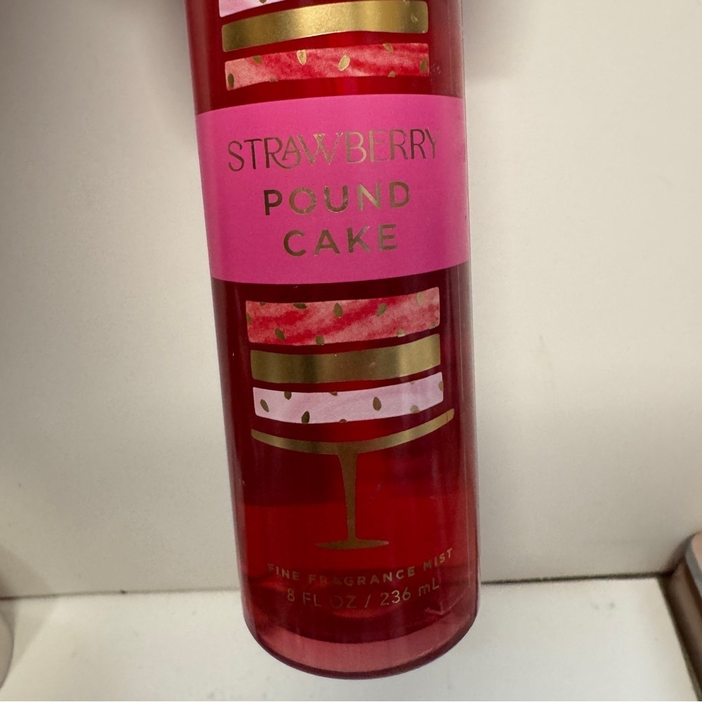 Bath Body Strawberry Pound Cake Mist 8OZ - Picture 2 of 3